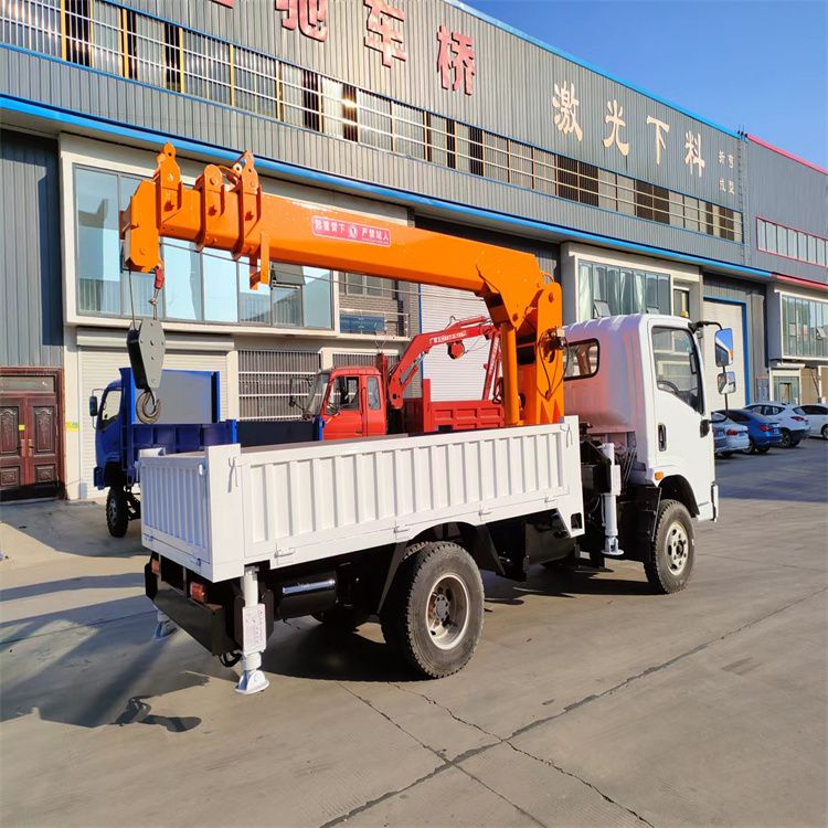 孟村回族自治县三轮随车吊定制 农用改装机自备吊中瑞长期出售